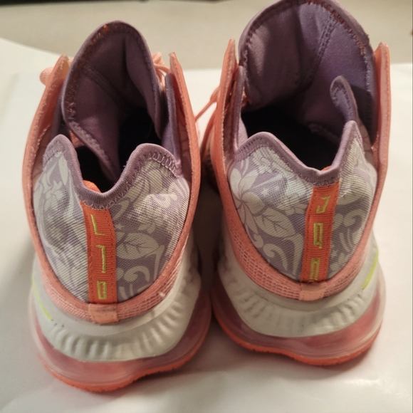 Nike LeBron 19 Low Hawaii - Picture 4 of 9